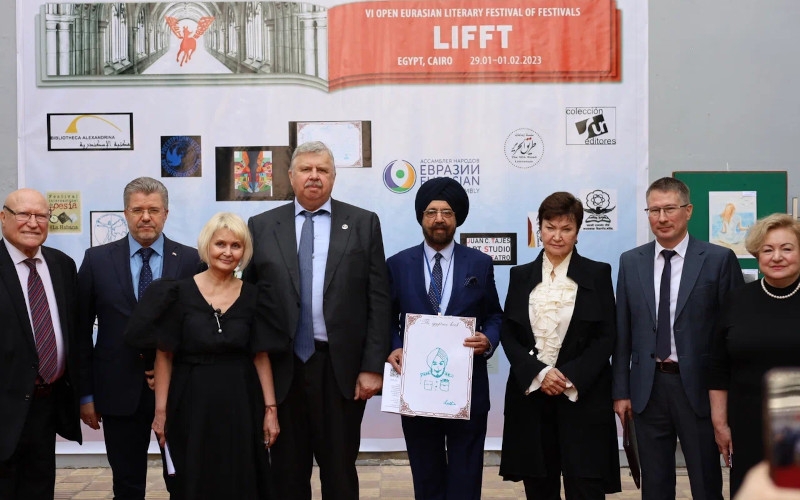 В Каире в Российском Доме науки и культуры торжественно открыли Десятилетие языков народов мира и Год русского языка: презентация книги Маргариты Аль «Априориум» объединила три культуры.